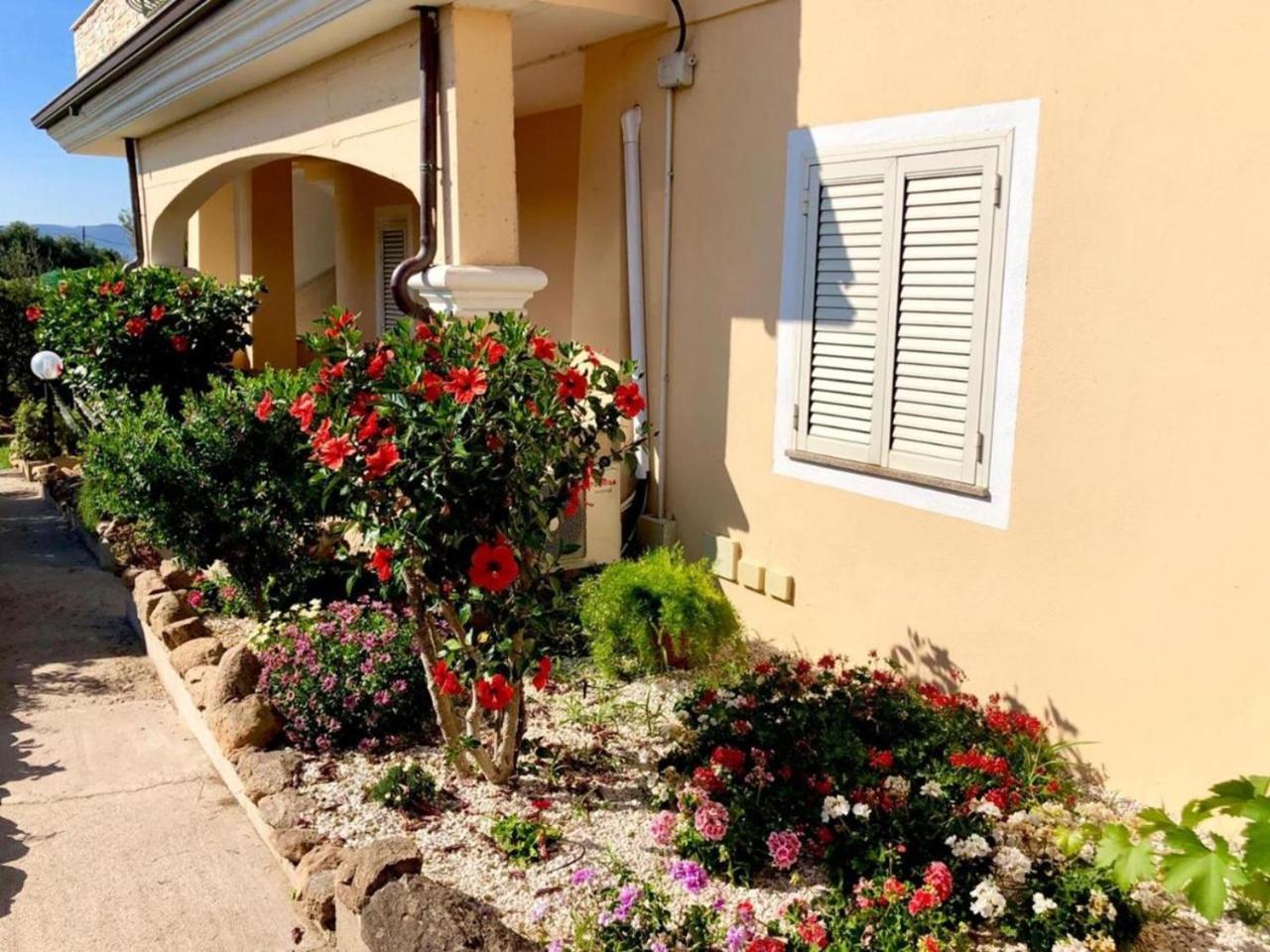 Casa Dolce Hibiscus Apartment Олбия Екстериор снимка
